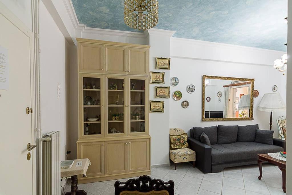 Vintage Style Apartment With Beautiful Backyard Atenas Exterior foto