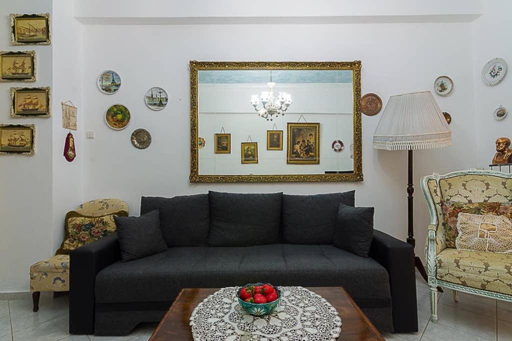 Vintage Style Apartment With Beautiful Backyard Atenas Exterior foto