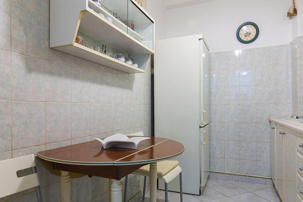 Vintage Style Apartment With Beautiful Backyard Atenas Exterior foto