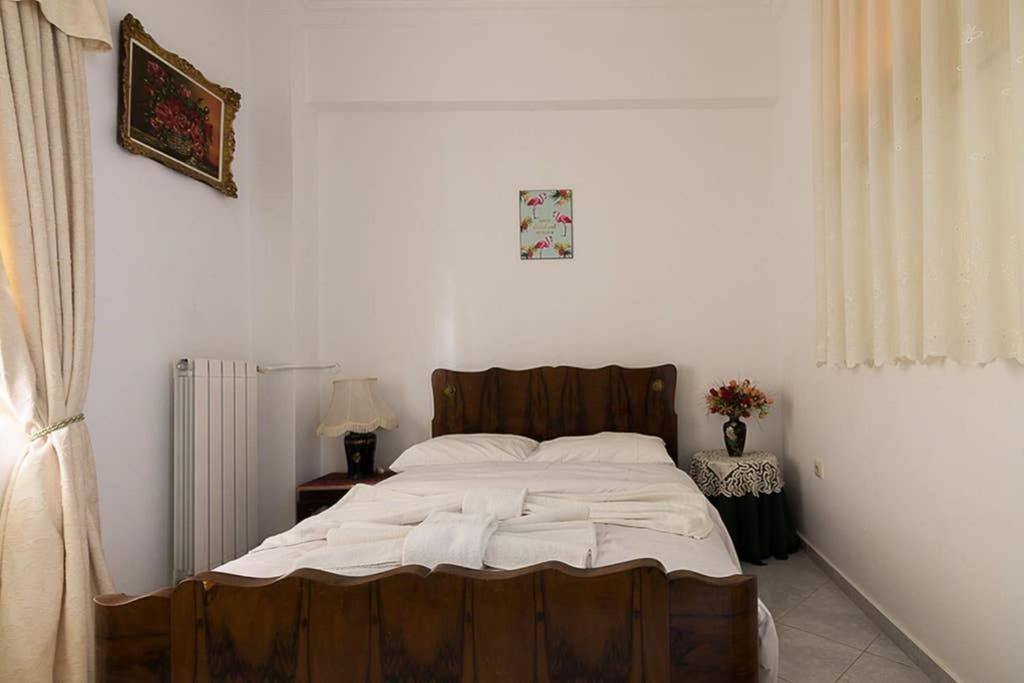 Vintage Style Apartment With Beautiful Backyard Atenas Exterior foto